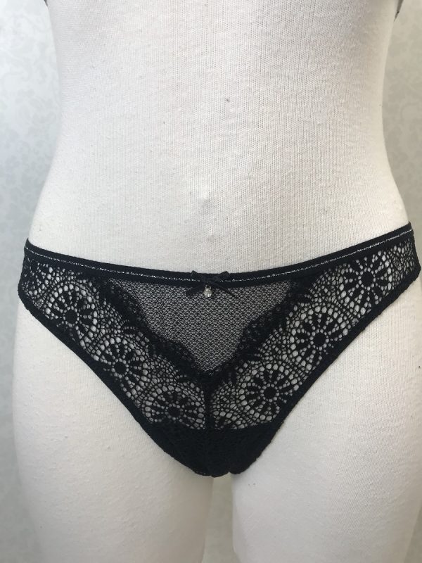 Imagen tanga brasileña encaje de isabel mora