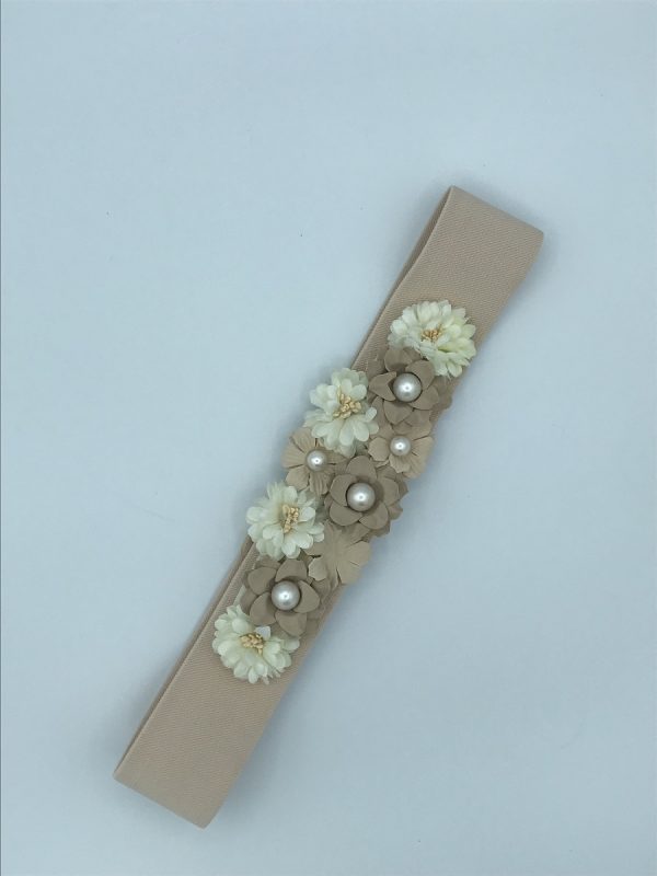 Imagen cinturón elástico con flores y perlas