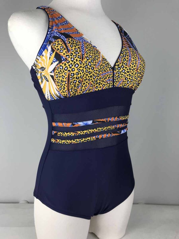 Imagen bañador mujer reductor estampado